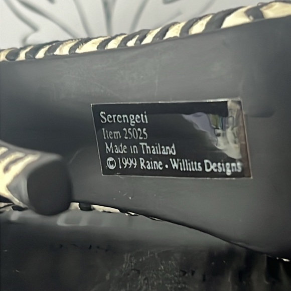 Just the Right Shoe “Serengeti” #25025 (1999) Zebra pattern Miniature - Picture 8 of 9